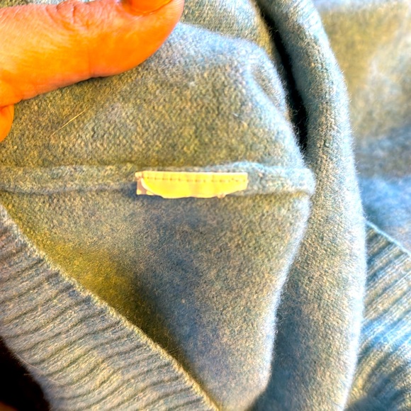 Penguin sweater (SHRUNK) V-Neck robins egg blue size large (xsmall) - Picture 4 of 9